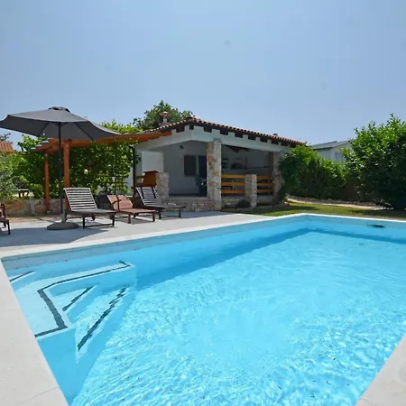 Eta With Pool *