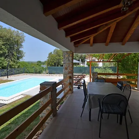 Eta With Pool *