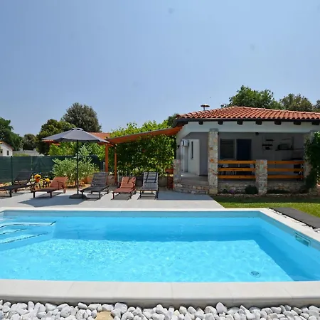 Eta With Pool Ferienhaus *