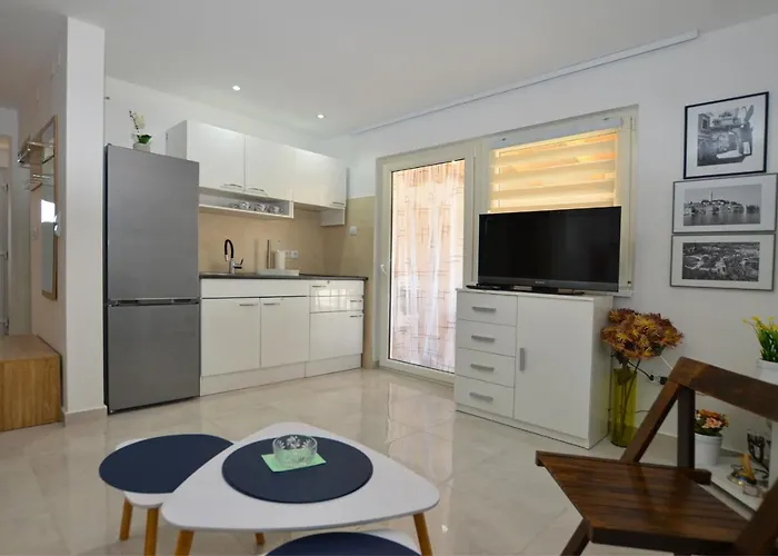 펜션 Eta With Pool 로비니