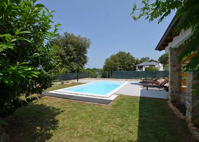 펜션 Eta With Pool